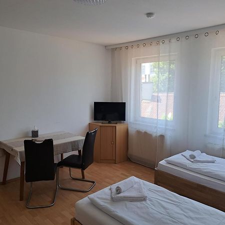 Hotel Mediterraneo 입스 안 데어 도나우 외부 사진