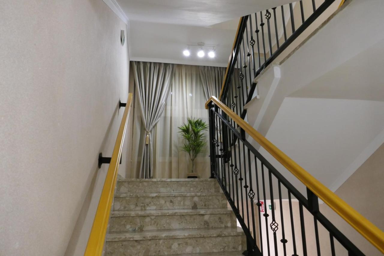 Hotel Mediterraneo 입스 안 데어 도나우 외부 사진