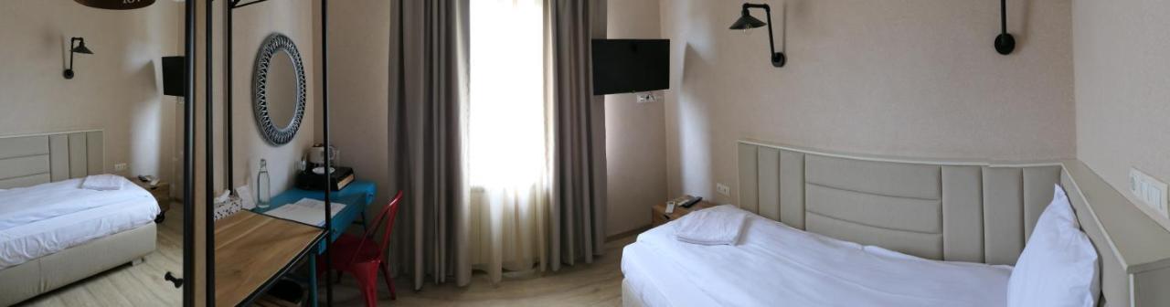 Hotel Mediterraneo 입스 안 데어 도나우 외부 사진