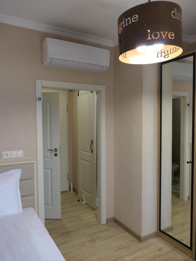 Hotel Mediterraneo 입스 안 데어 도나우 외부 사진