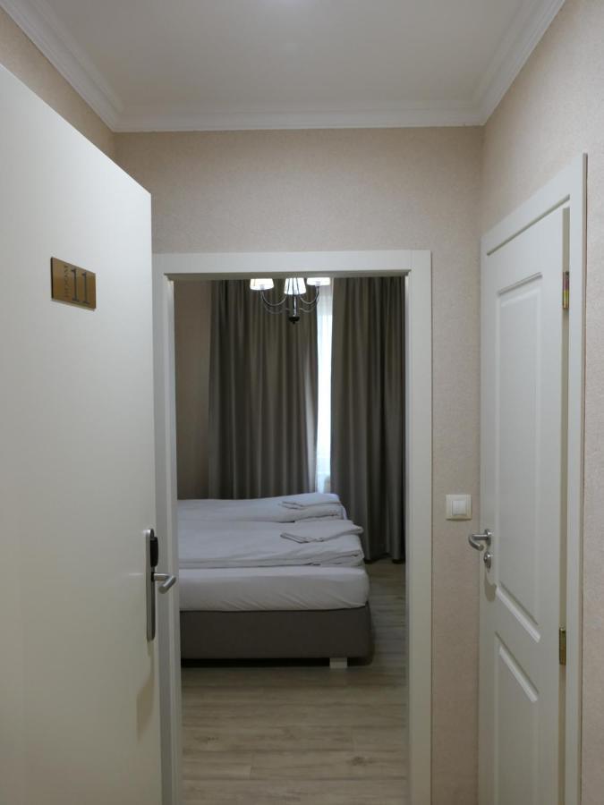 Hotel Mediterraneo 입스 안 데어 도나우 외부 사진
