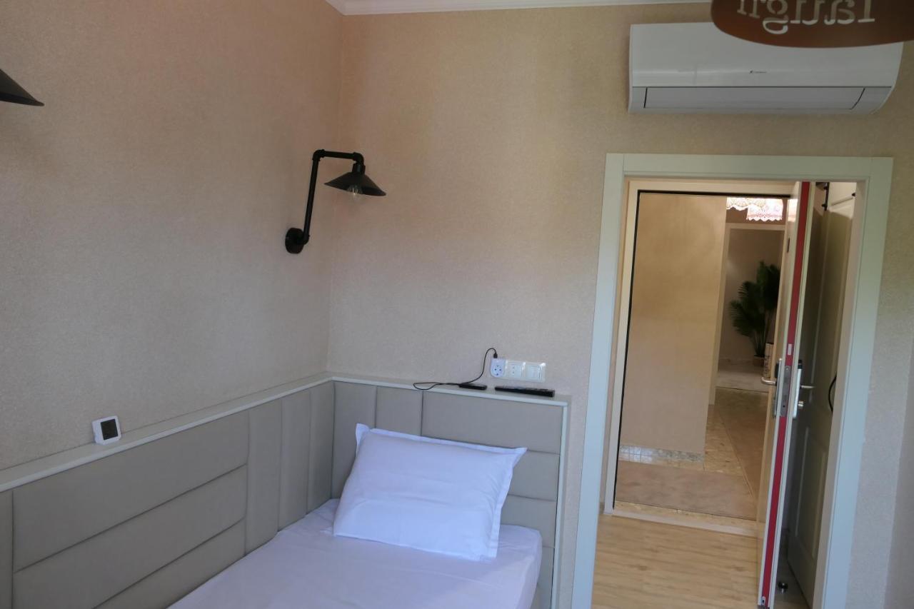 Hotel Mediterraneo 입스 안 데어 도나우 외부 사진