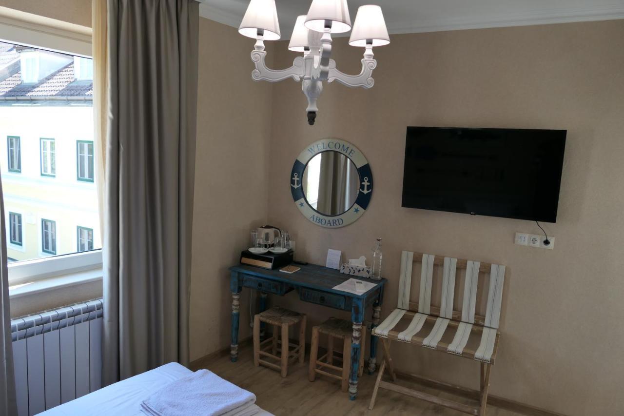 Hotel Mediterraneo 입스 안 데어 도나우 외부 사진