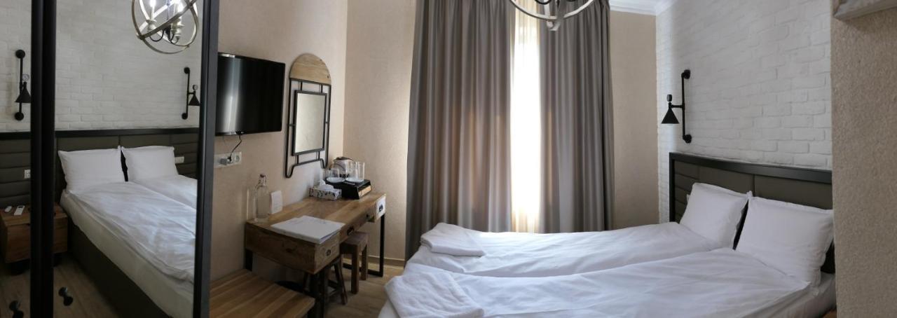 Hotel Mediterraneo 입스 안 데어 도나우 외부 사진